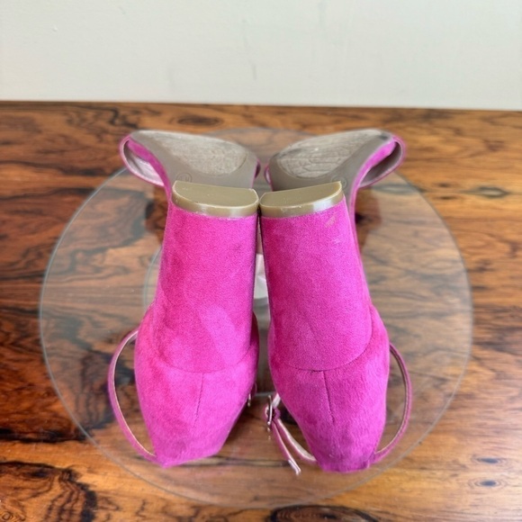 BANDOLINO Women's Armory Dress Sandals - Magenta Faux Suede - Picture 9 of 16